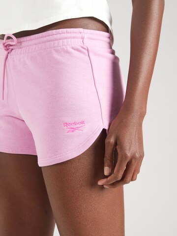 Reebok Slimfit Sportshorts in Pink