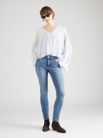 MUSTANGSlimfit Traperice 'Crosby' - plava boja