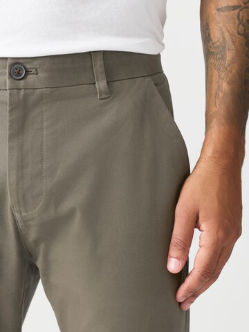 Next - Slimfit Calças chino em castanho