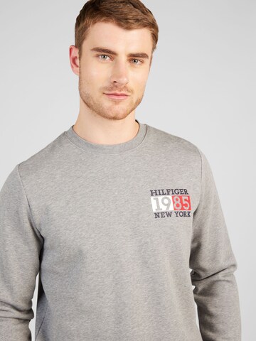 Sweat-shirt TOMMY HILFIGER en gris