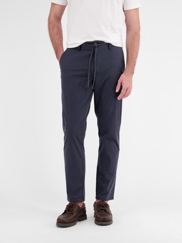 Coupe slim Pantalon chino LERROS en bleu : devant