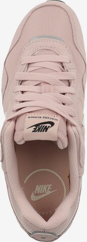 Baskets basses 'Venture Runner' Nike Sportswear en rose