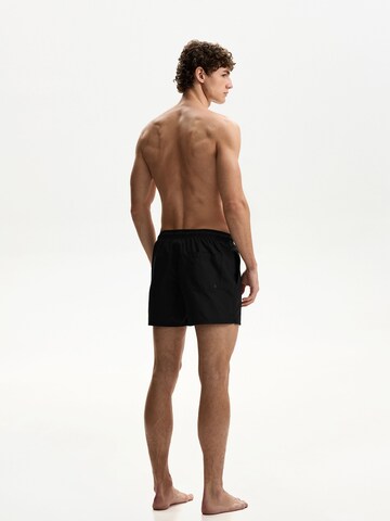 Bershka Plavecké šortky – černá