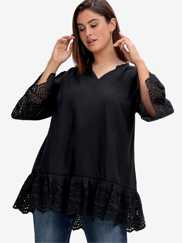 SHEEGO Tunic in Black: front