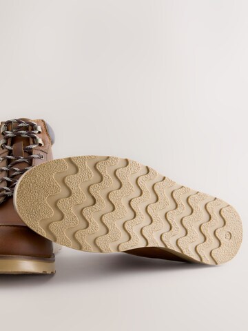 Boots stringati di Next in marrone