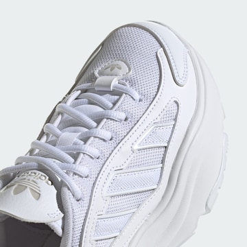 ADIDAS ORIGINALS Låg sneaker 'Ozgaia' i vit