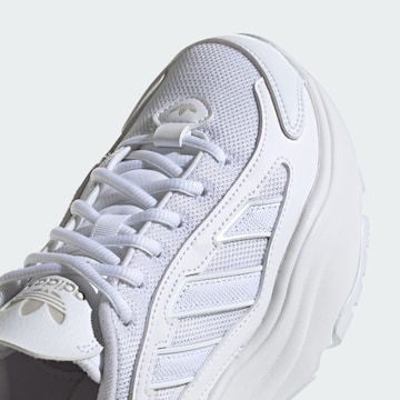 Baskets basses 'Ozgaia' ADIDAS ORIGINALS en blanc