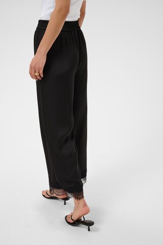 Kaffe - Pierna ancha Pantalón 'Thilde' en negro