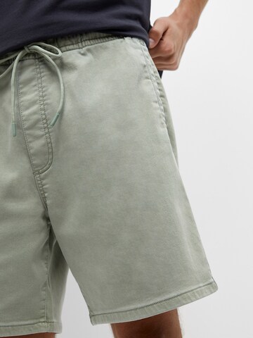 Pull&Bear Regular Trousers in Green