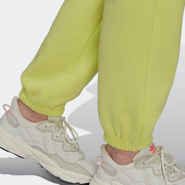 Tapered Pantaloni di ADIDAS ORIGINALS in giallo