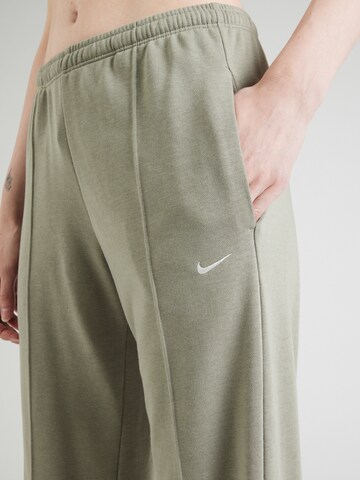 Nike Sportswear Loose fit Trousers in Green
