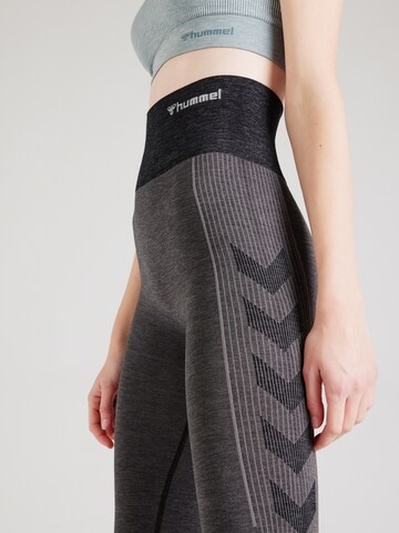 Hummel Skinny Sporthose in Schwarz