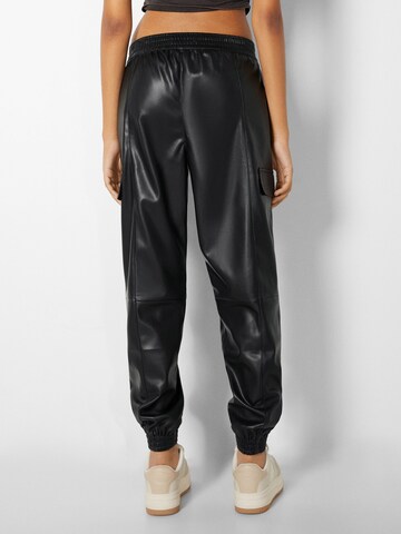 Bershka Tapered Hose in Schwarz