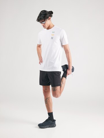 Tricou funcțional de la UNDER ARMOUR pe alb
