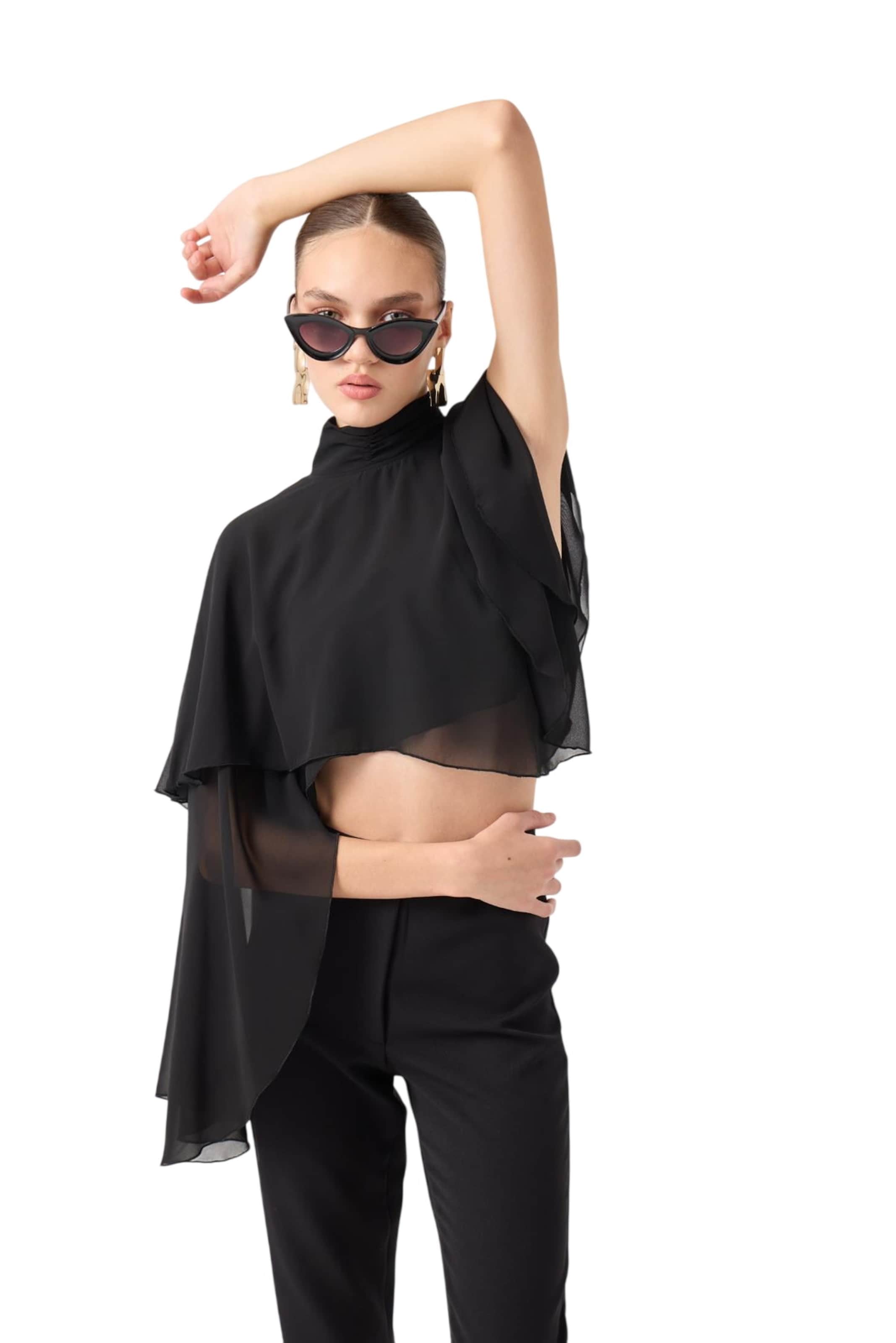 HOLLY LOLLY Bluse in Schwarz: Vorderseite