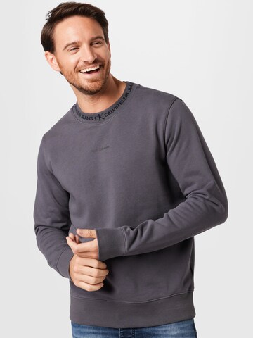 Calvin Klein Jeans - Sudadera en gris: frente