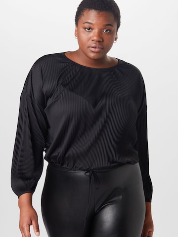 Tricou 'Tia' de la ABOUT YOU Curvy pe negru: față