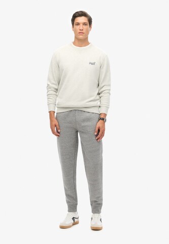 Effilé Pantalon 'Essential' Superdry en gris