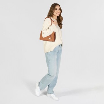GUESS Schoudertas 'Emiliya' in Bruin