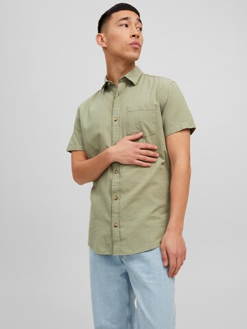 Coupe regular Chemise 'Abel' JACK & JONES en vert : devant