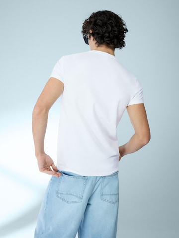 Maglietta di Bershka in bianco
