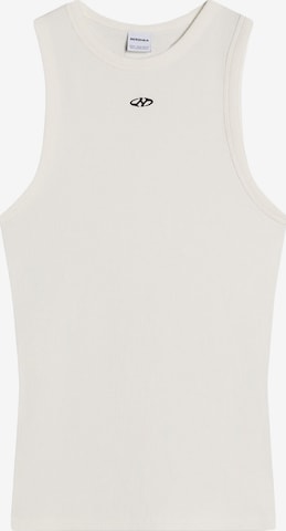 Tricou de la Bershka pe alb: față