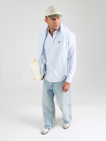 Coupe regular Chemise Abercrombie & Fitch en bleu