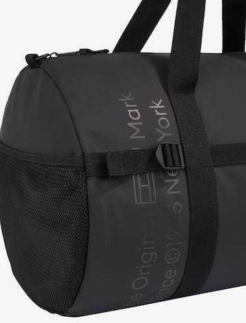 Tommy Jeans Weekender in Black