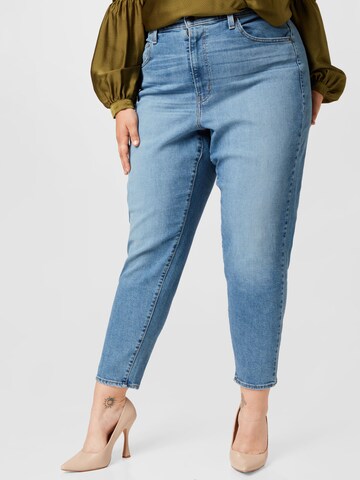 Levi's® Plus Tapered Jeans 'PL High Waisted Mom Jean' i blå: framsida