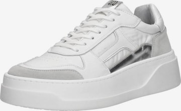 Baskets basses 'Sneakers Laag' Red-Rag en blanc : devant