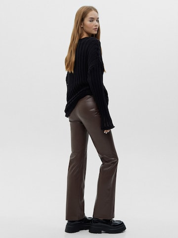 regular Pantaloni di Pull&Bear in marrone