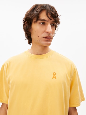 ARMEDANGELS T-Shirt ICONIC Å MAARKOS in Gelb
