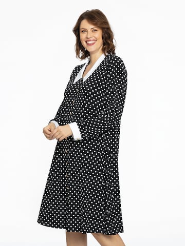 Robe Yoek en noir : devant