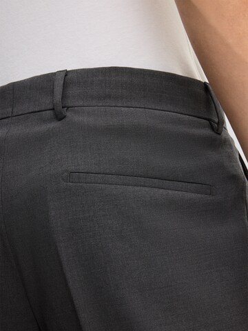 STRELLSON Slim fit Trousers with creases in Grey