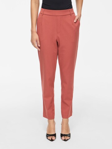 Slimfit Pantaloni con pieghe 'VIVarone' di VILA in rosso: frontale