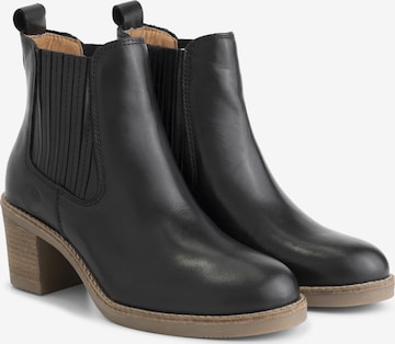 Travelin Chelsea Boots in Black