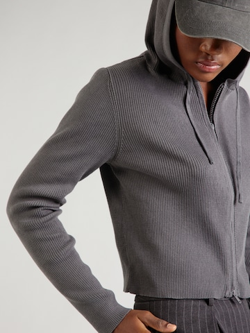 Monki Strickjacke in Grau