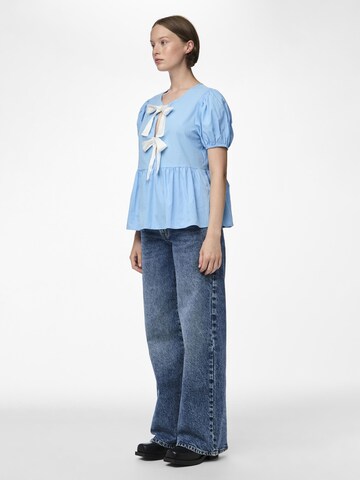 Camicia da donna 'GOLLY' di PIECES in blu