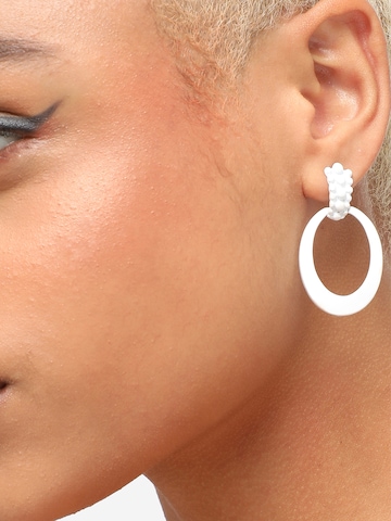 Boucles d'oreilles 'Nandni' SOHI en blanc : devant