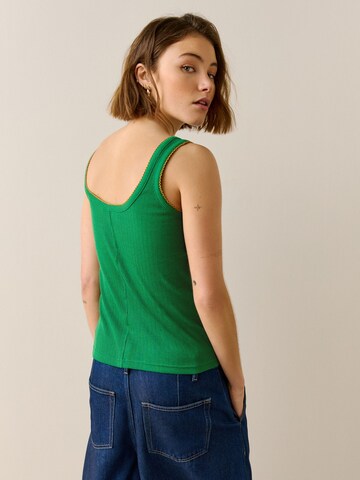 Next Топ в зелено