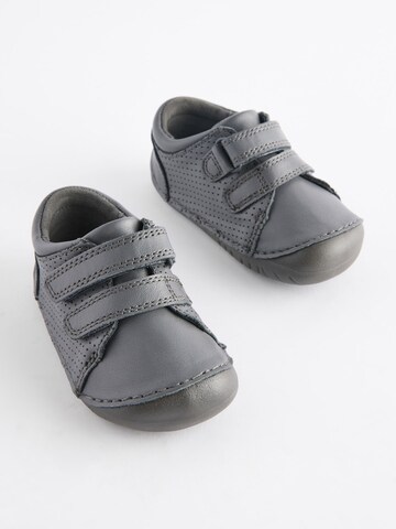 Chaussure basse Next en gris