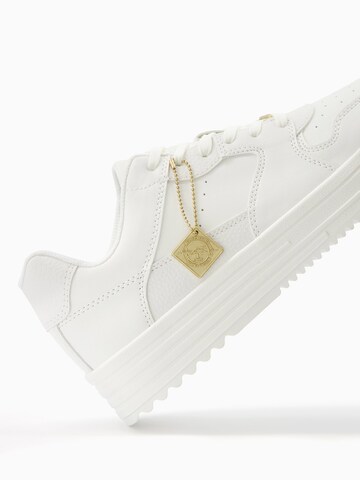 Baskets basses Bershka en blanc