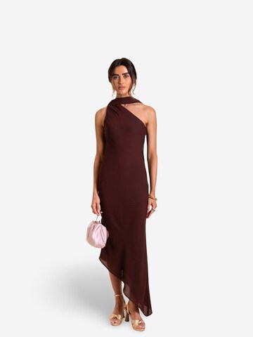 THE-ARE - Vestido de gala en marrón: frente