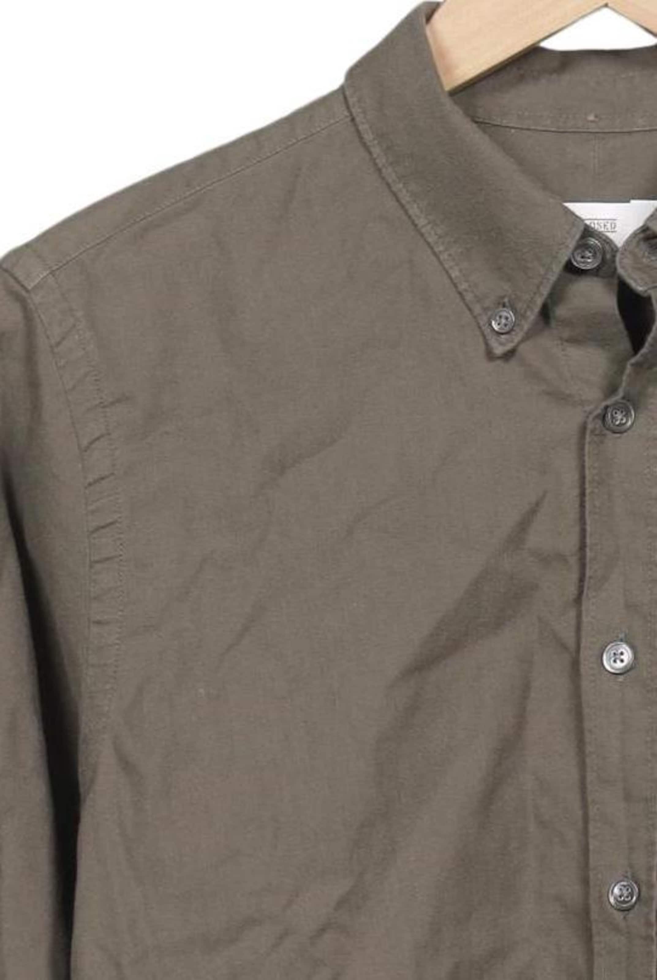 Closed Button Up Shirt in S in Green