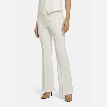 Coupe slim Pantalon à plis Nicowa en blanc : devant