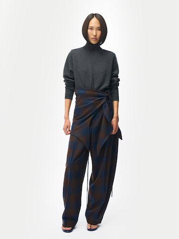 GOBI Cashmere Tröja 'Cropped High-Neck Cashmere Sweater' i grå: framsida