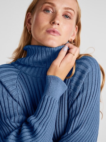 YAS Knitted dress 'YASMavi' in Blue