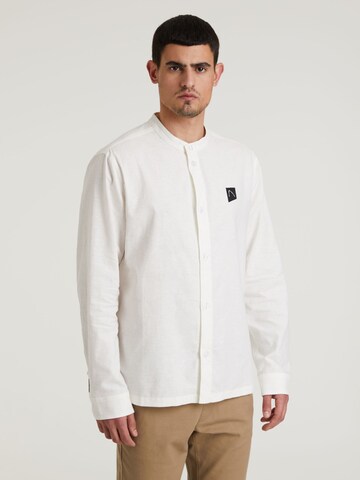 CHASIN' Regular fit Button Up Shirt 'Mao' in White: front