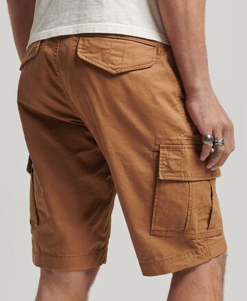 Regular Pantalon cargo Superdry en marron