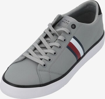 TOMMY HILFIGER Sneakers laag in Grijs: voorkant